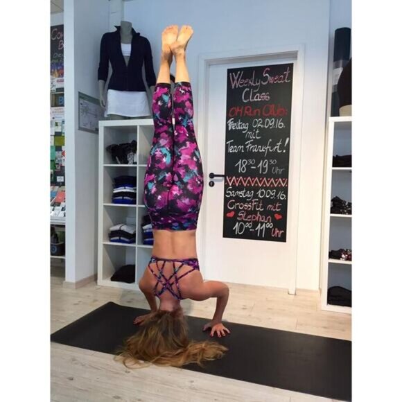 LULULEMON Wunder Under Crop III Sz 4 Midnight Bloom Black Deep Fuschia - Picture 4 of 8